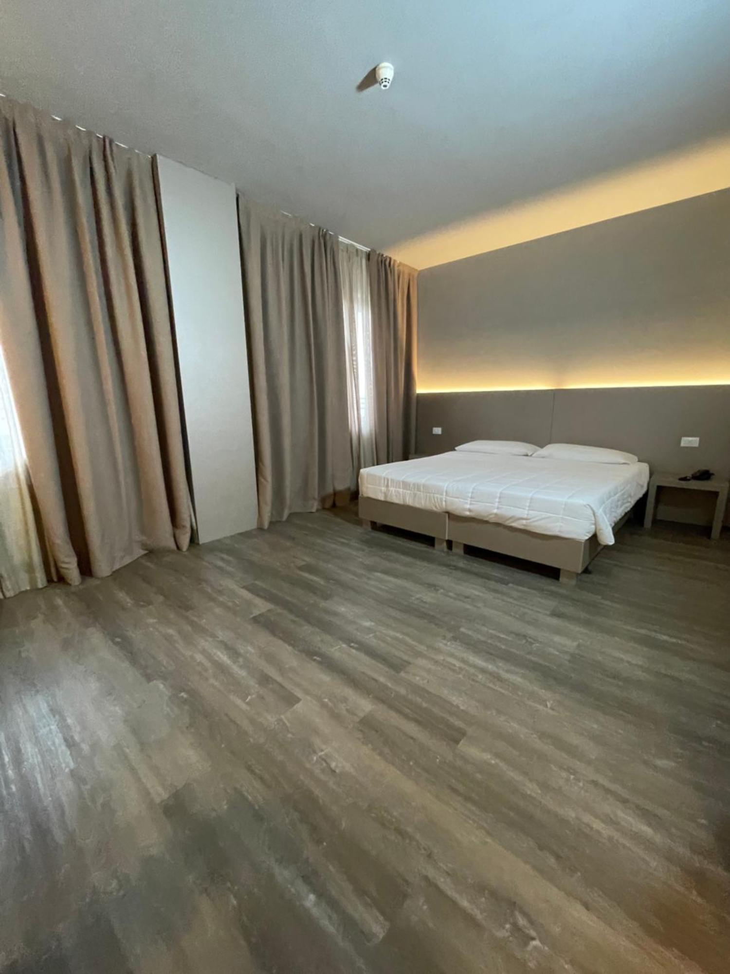 Hotel Albatros Mestre Eksteriør billede