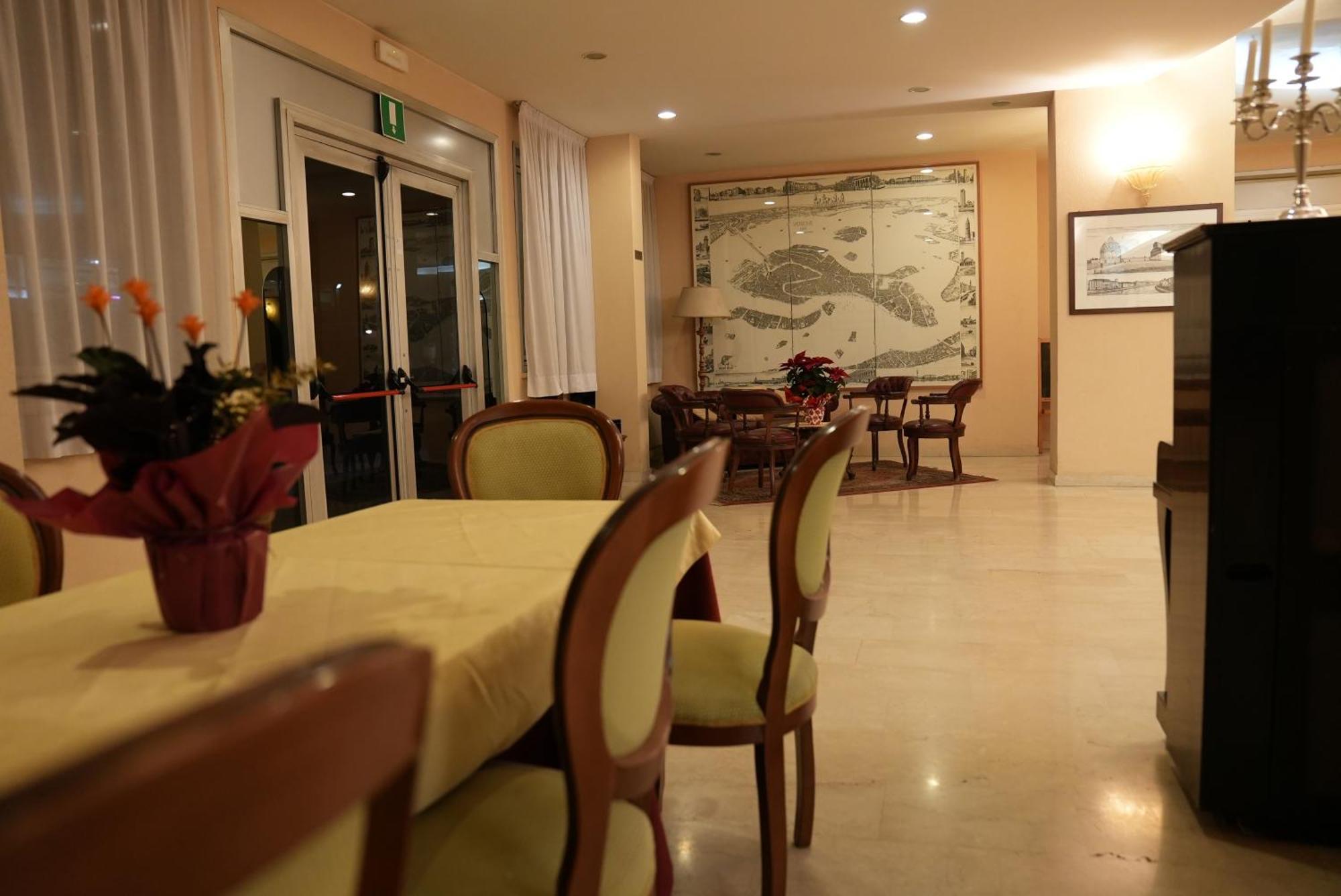 Hotel Albatros Mestre Eksteriør billede