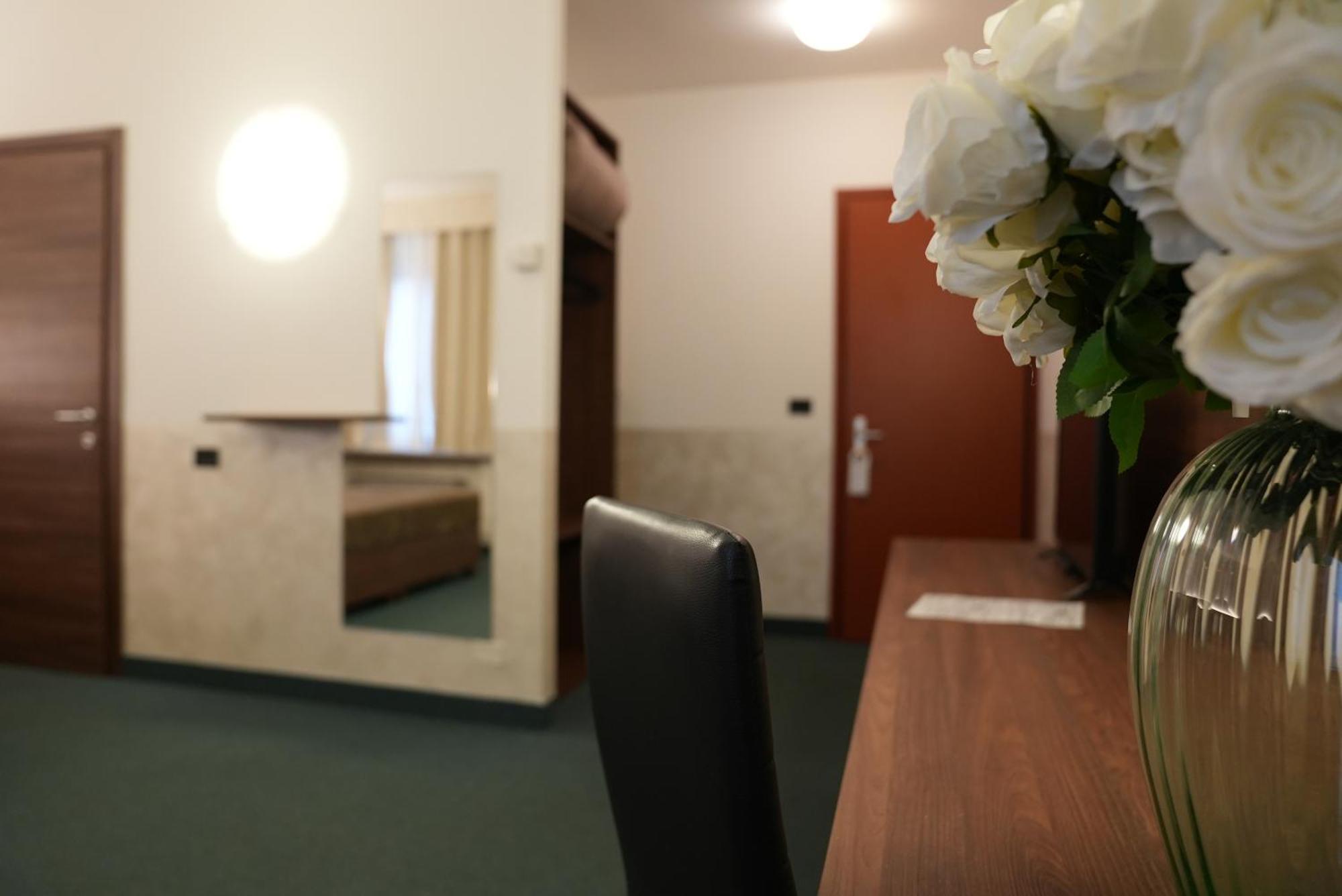 Hotel Albatros Mestre Eksteriør billede