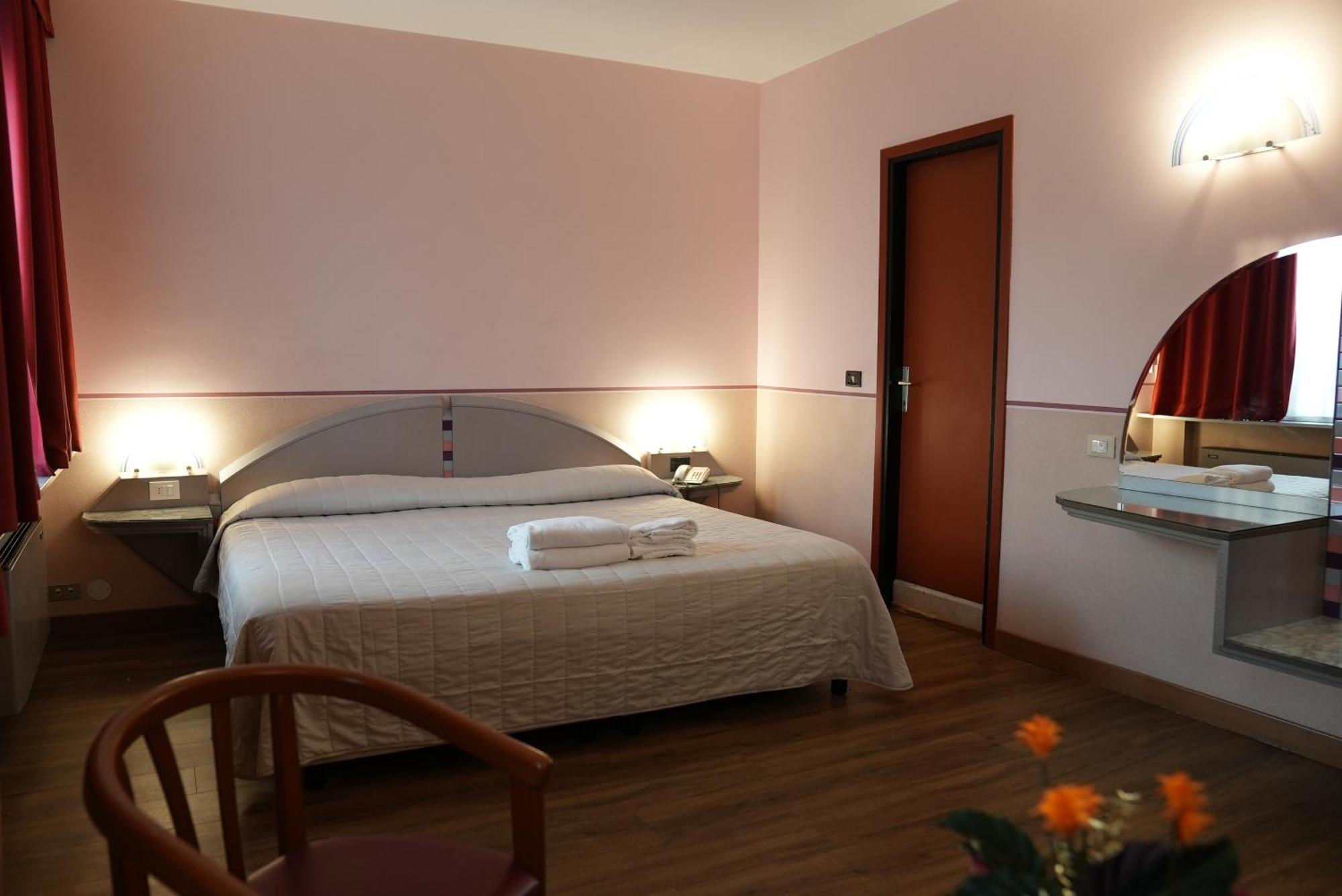 Hotel Albatros Mestre Eksteriør billede