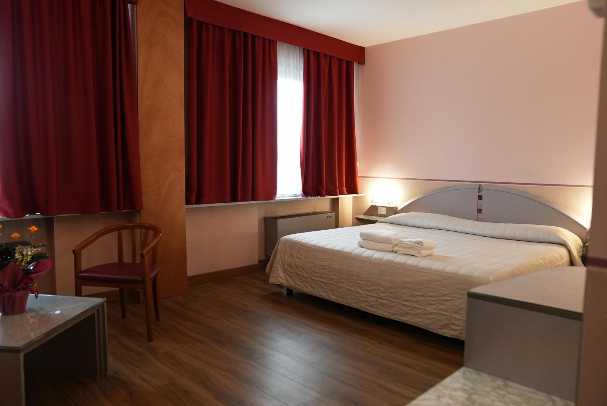 Hotel Albatros Mestre Eksteriør billede